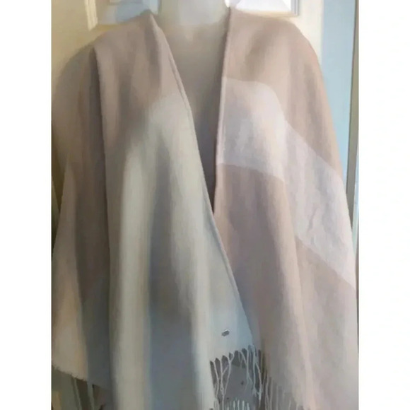 Soia Kyo Open Wrap Poncho Sweater Tan Cream Fringe Sz OS Boho Hippie Festival - Picture 1 of 9